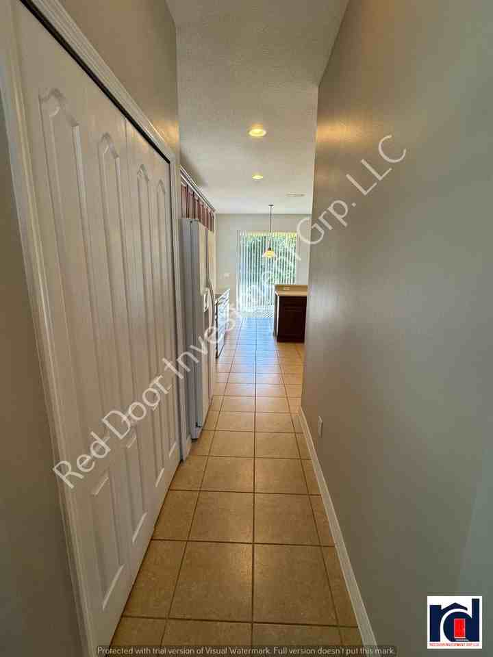 559 Hiawatha Palm Pl - Photo 4 of 50