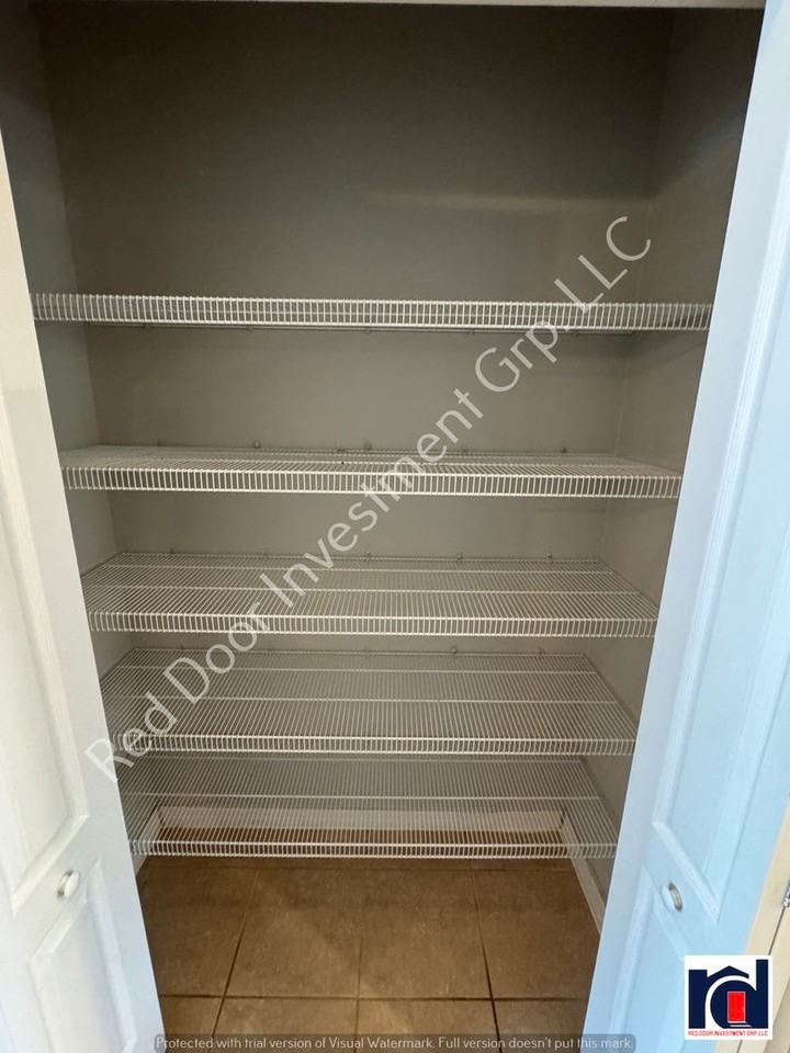 559 Hiawatha Palm Pl - Photo 5 of 50