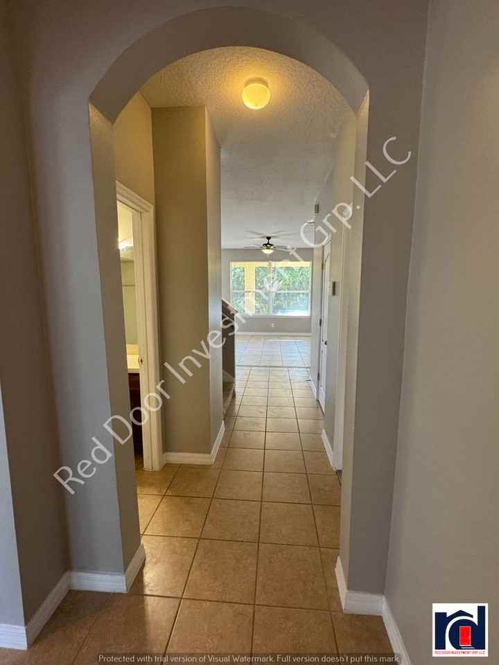 559 Hiawatha Palm Pl - Photo 7 of 50