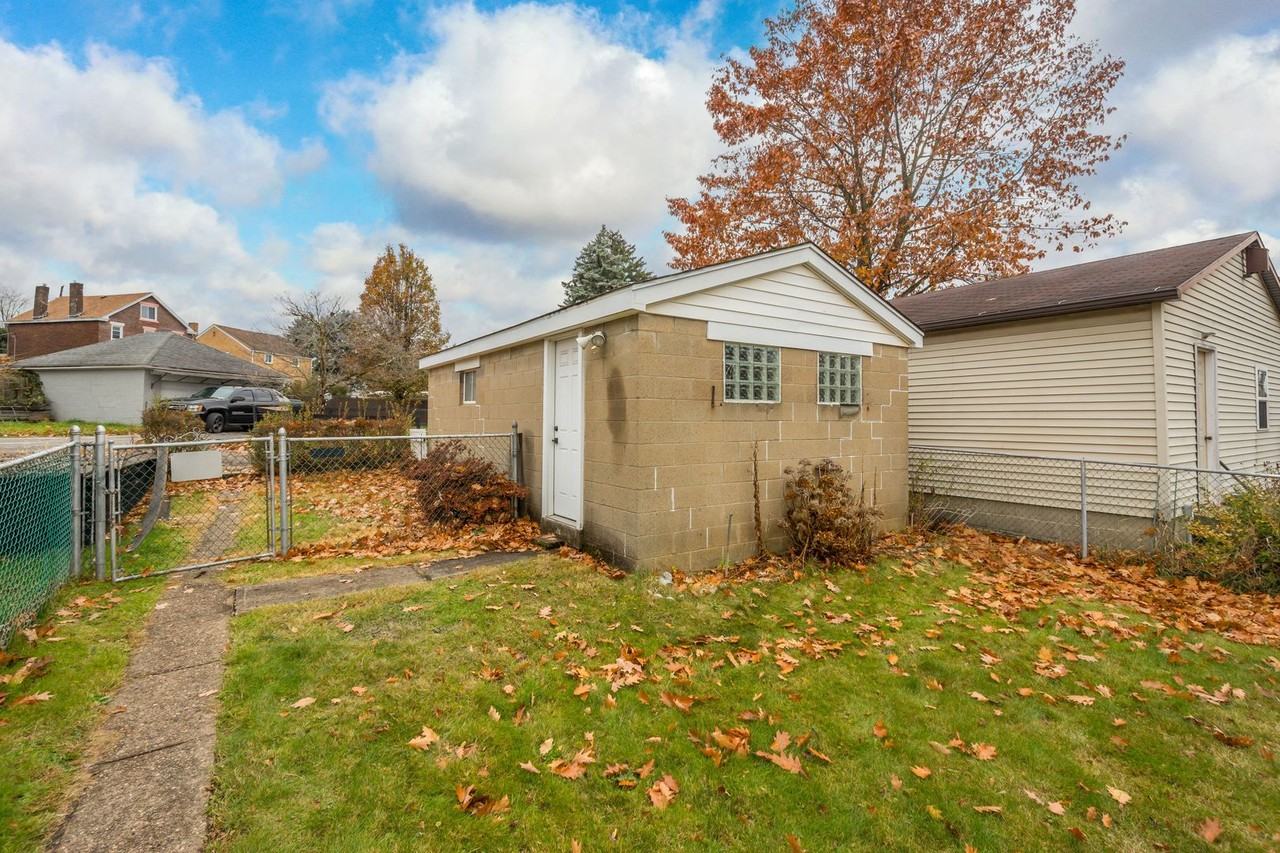 245 Vine St - Photo 4 of 38