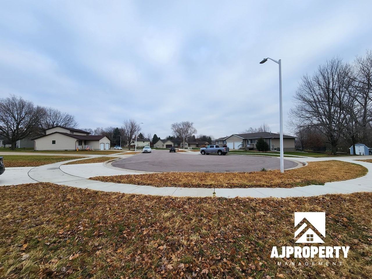 1515 East Cedar Circle - Photo 2 of 20