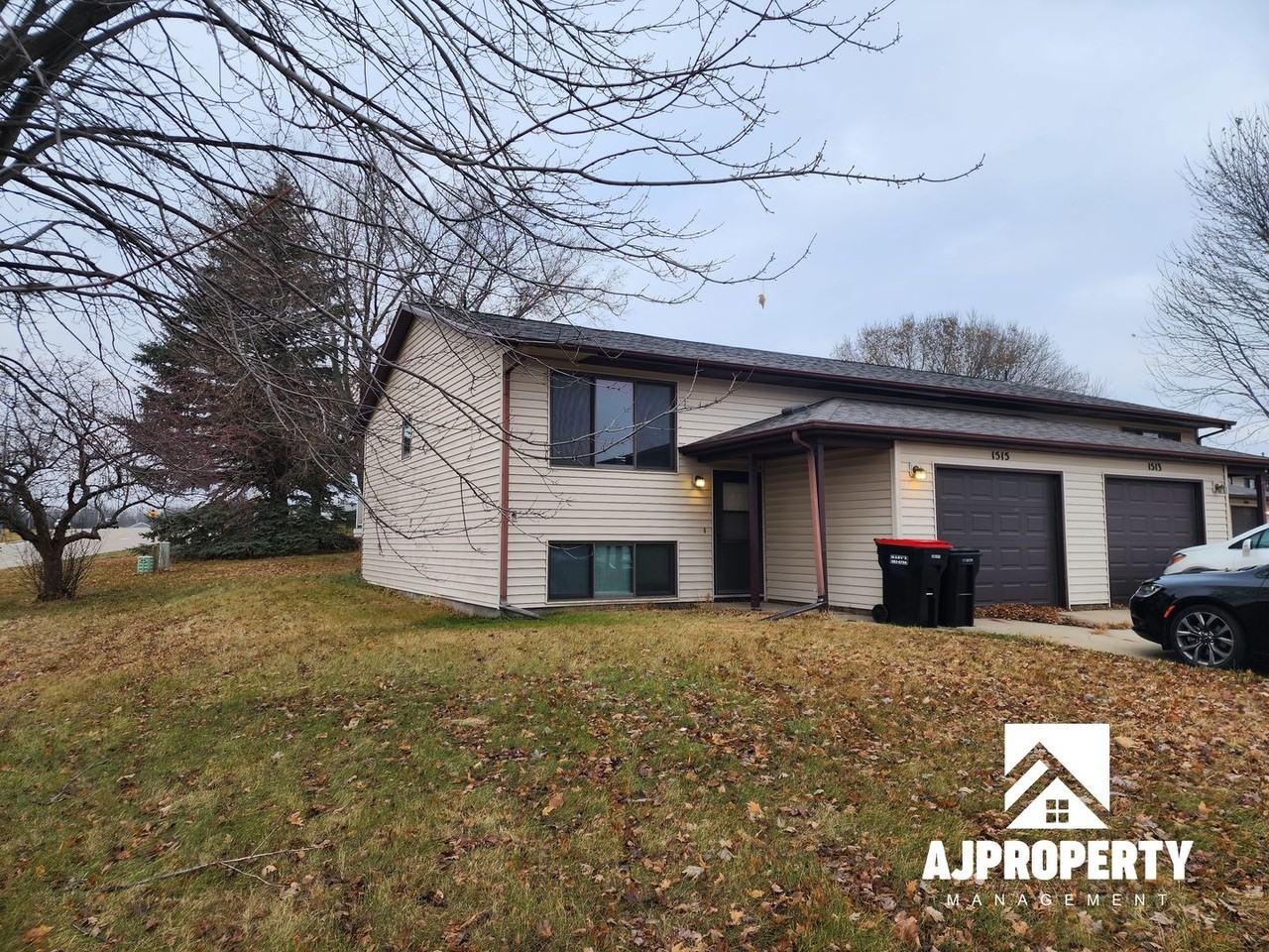 1515 East Cedar Circle - Photo 3 of 20
