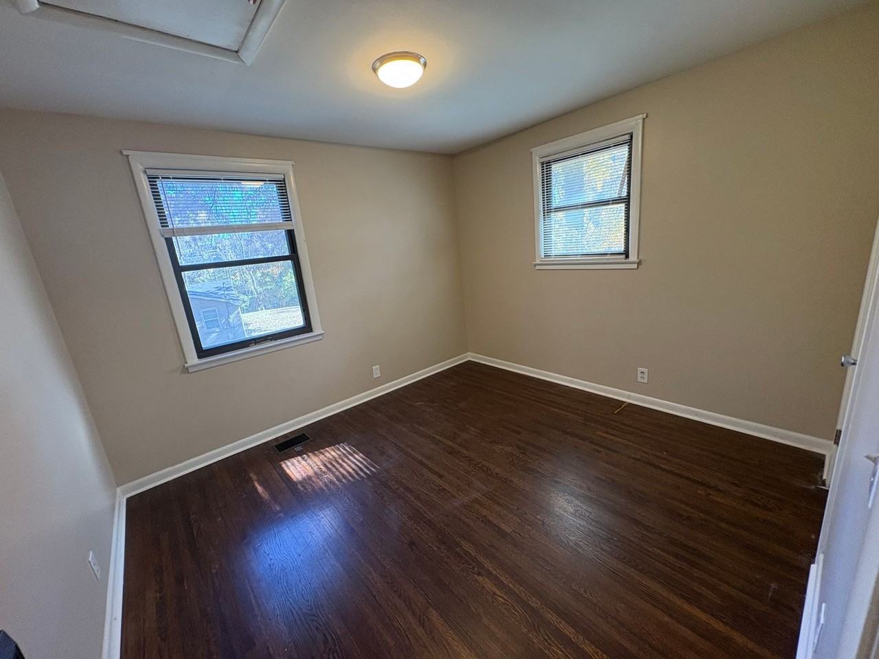 2704 Shacklett Drive - Photo 4 of 12