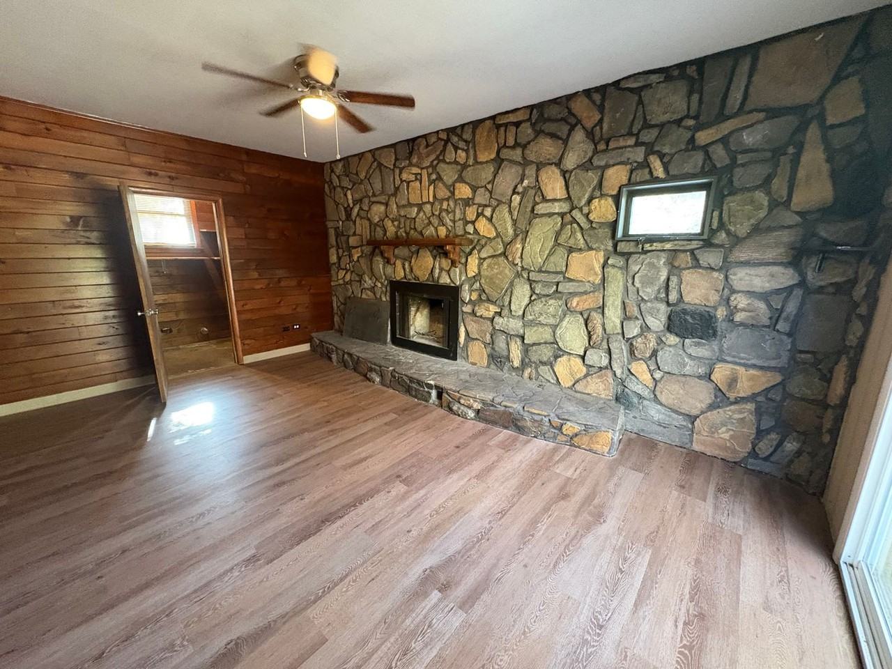 2704 Shacklett Drive - Photo 6 of 12