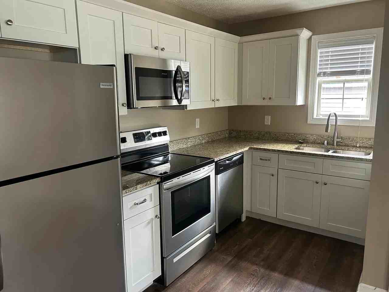 201 Cherry Way - Photo 2 of 7