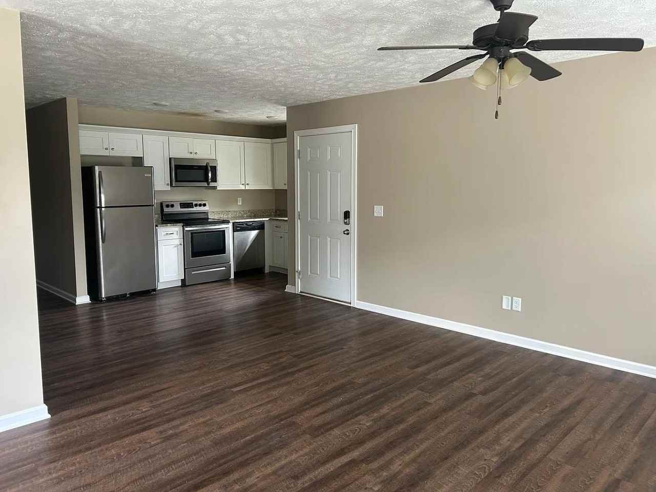 201 Cherry Way - Photo 3 of 7