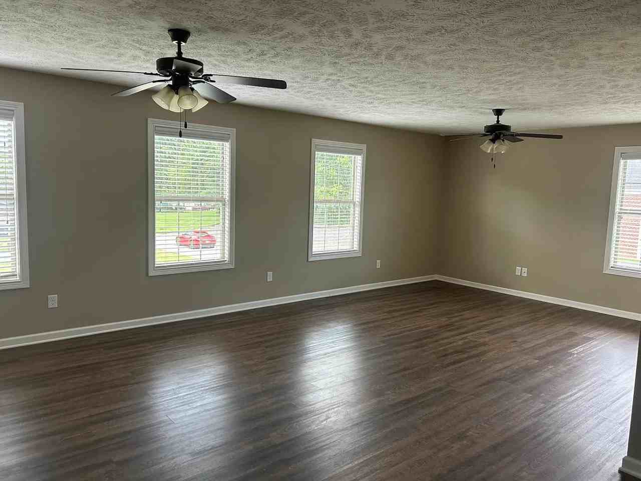 201 Cherry Way - Photo 4 of 7