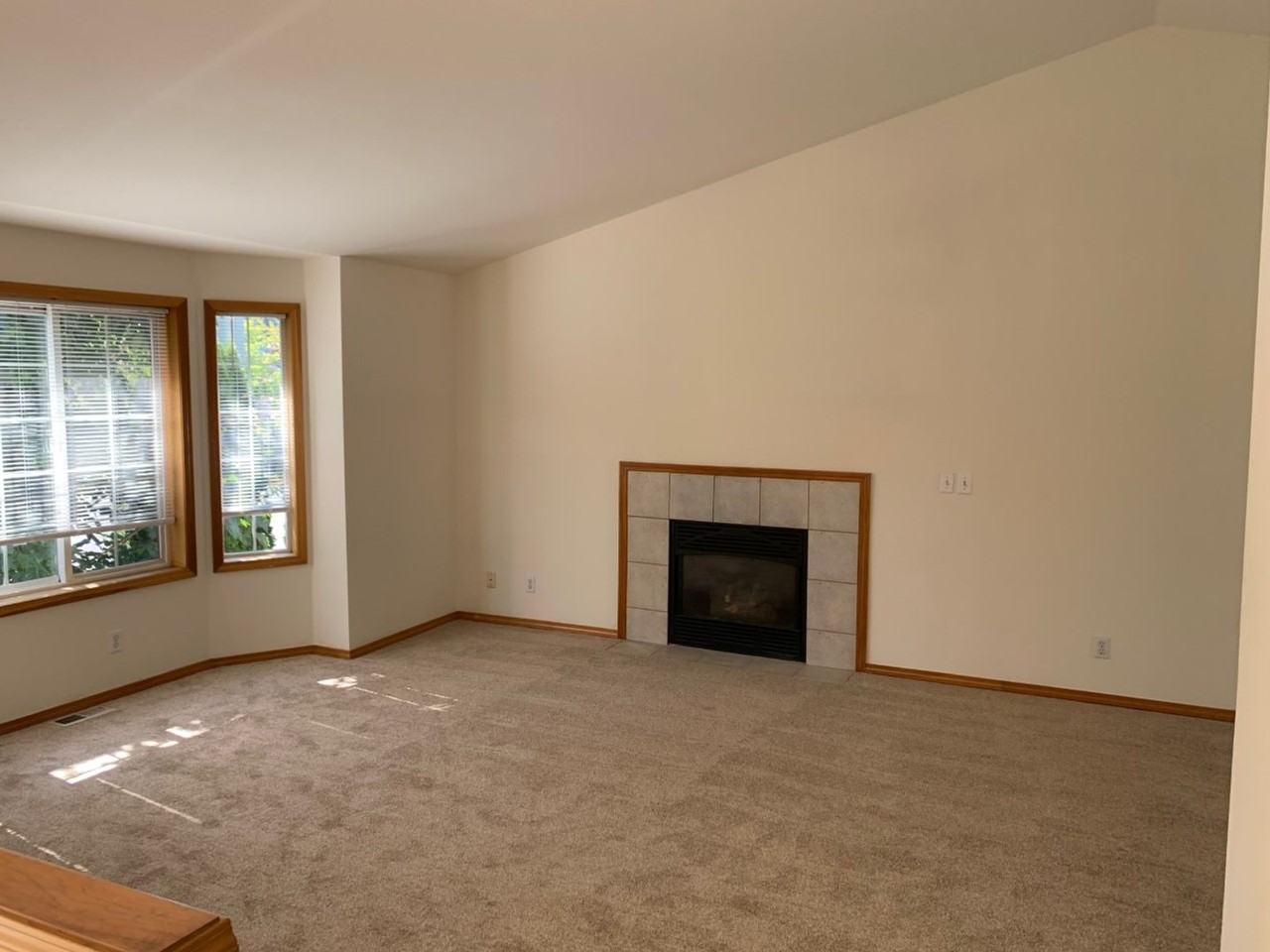 2106 N 155th St - Photo 5 of 35