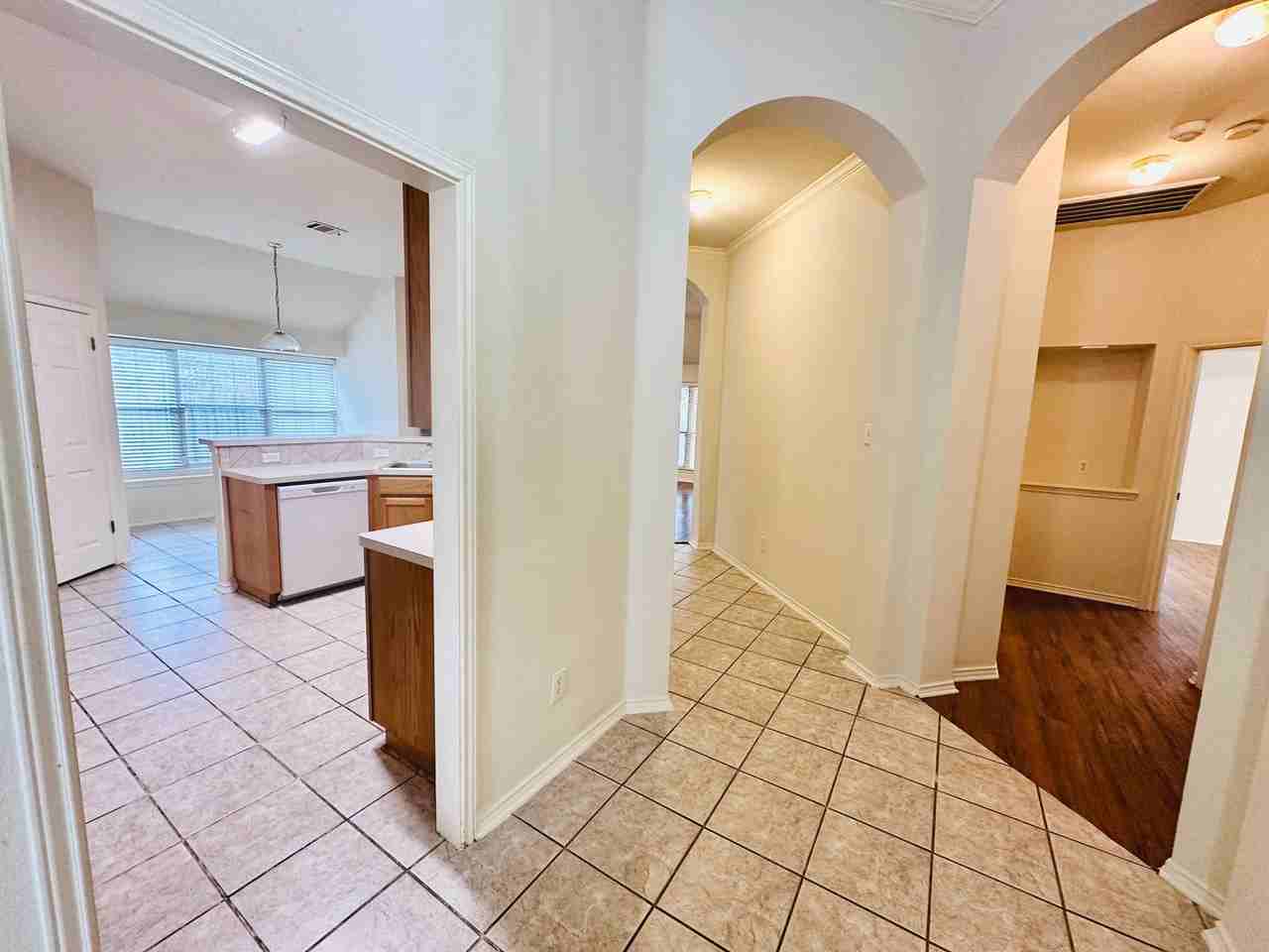 1101 Hunter's Creek Drive - Photo 2 of 46