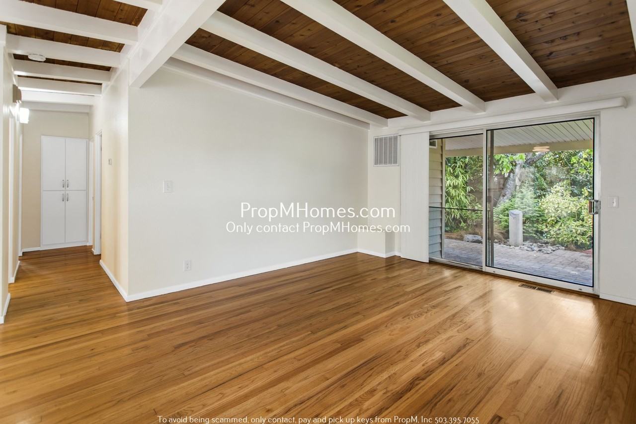 1885 Sw Wellington Ave - Photo 3 of 24