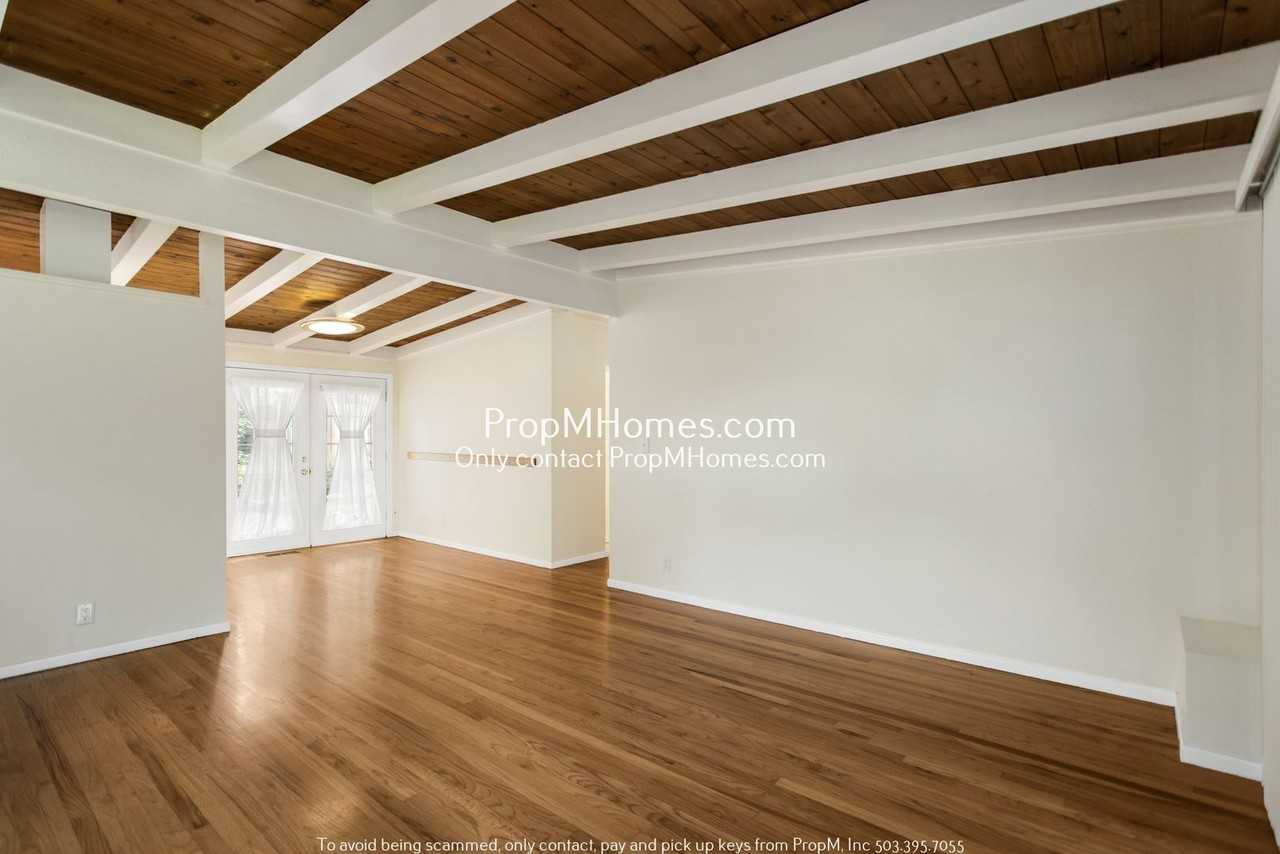 1885 Sw Wellington Ave - Photo 4 of 24