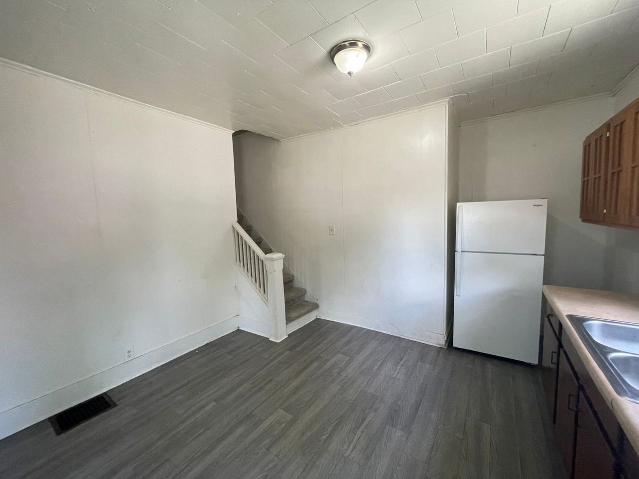 524 Front Street - Photo 2 of 11