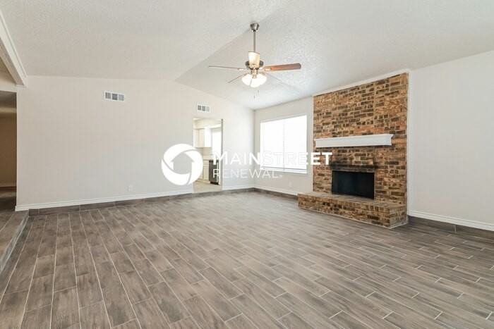 2718 Holy Cross Ln - Photo 4 of 18