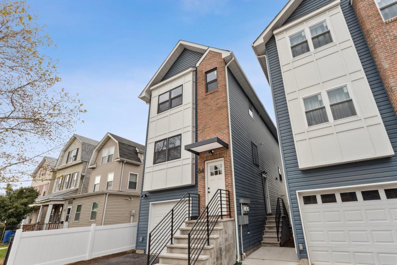 84 Hollywood Ave - Photo 2 of 22