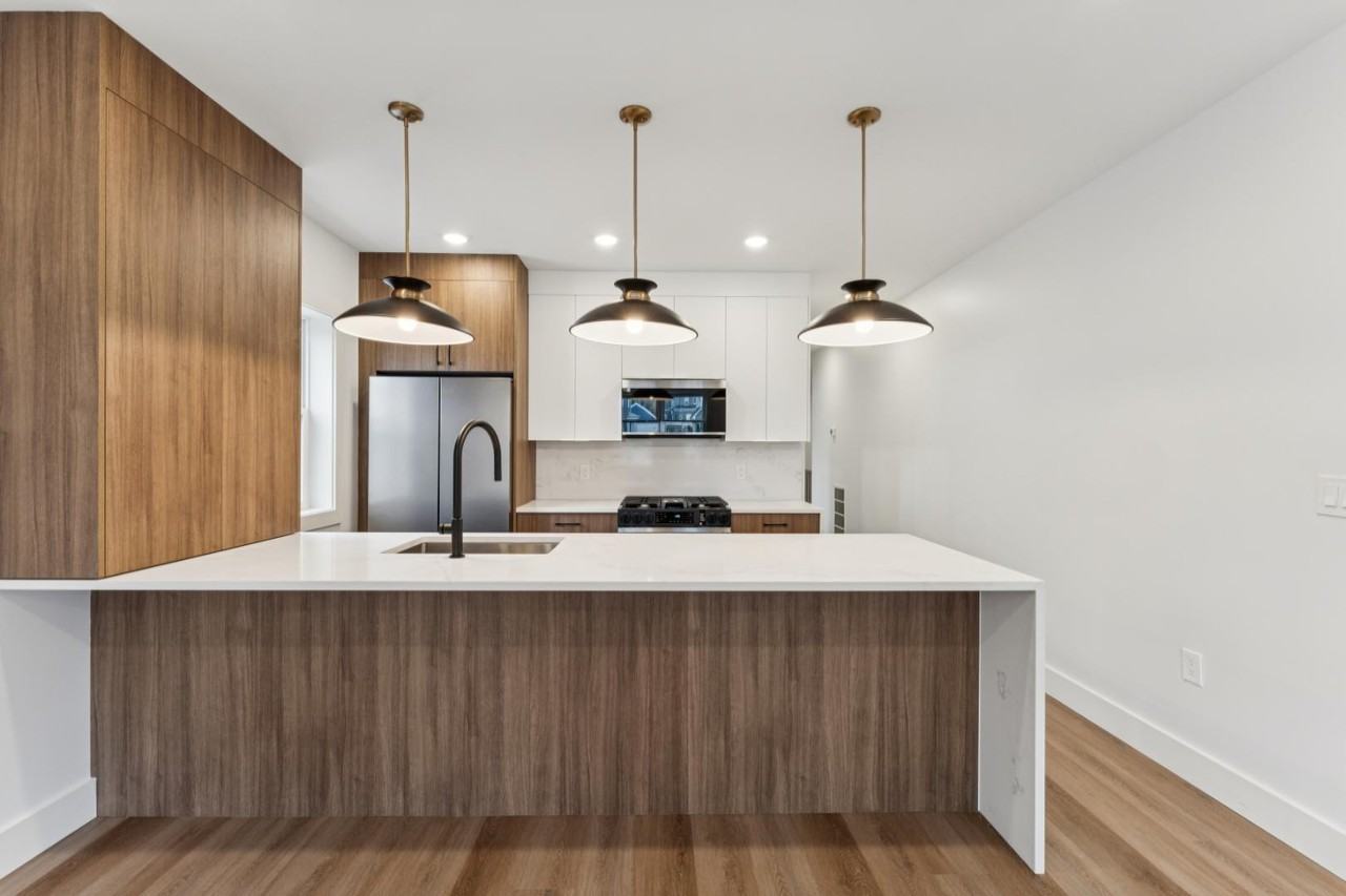 84 Hollywood Ave - Photo 3 of 22