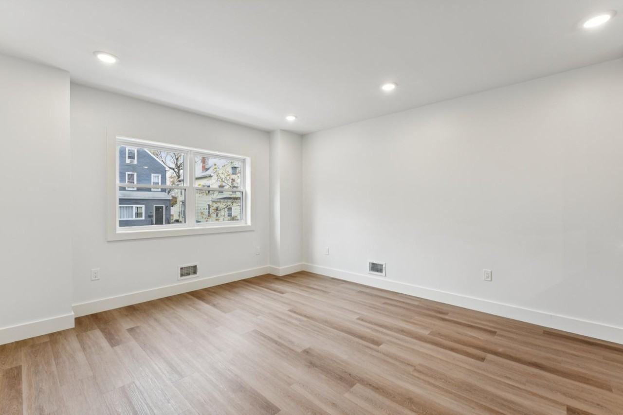 84 Hollywood Ave - Photo 7 of 22