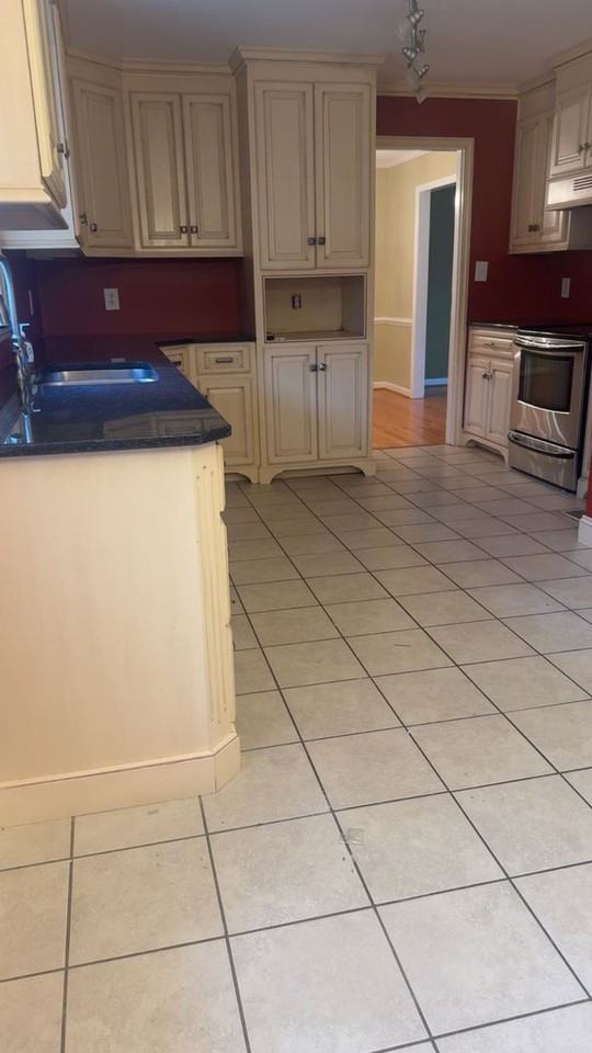 1603 Buckingham Avenue - Photo 2 of 6