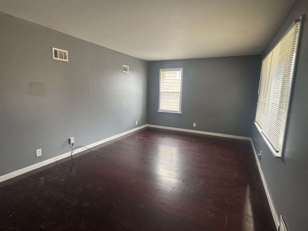 145 North Harvey Avenue - Photo 2 of 11