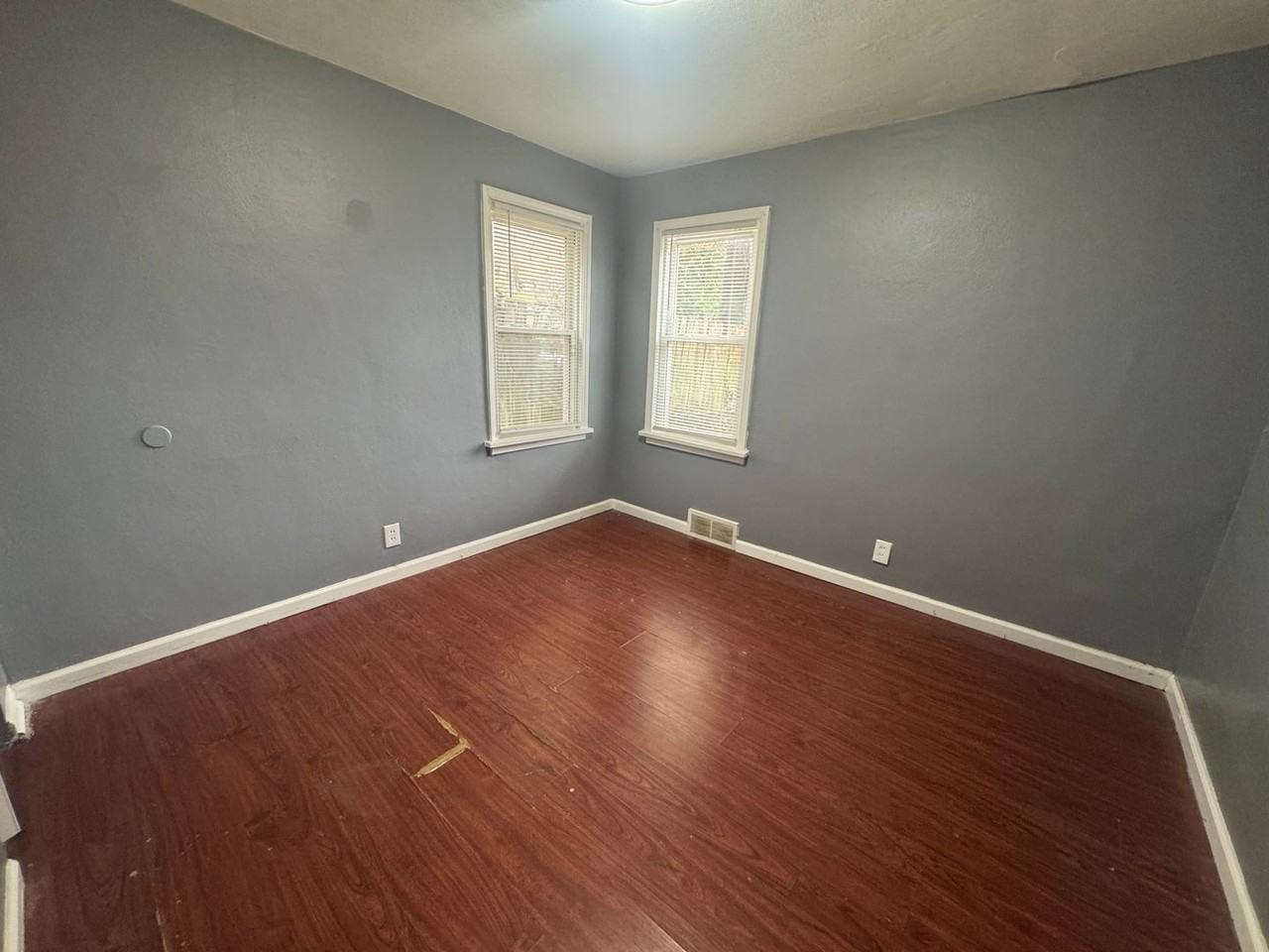 145 North Harvey Avenue - Photo 7 of 11