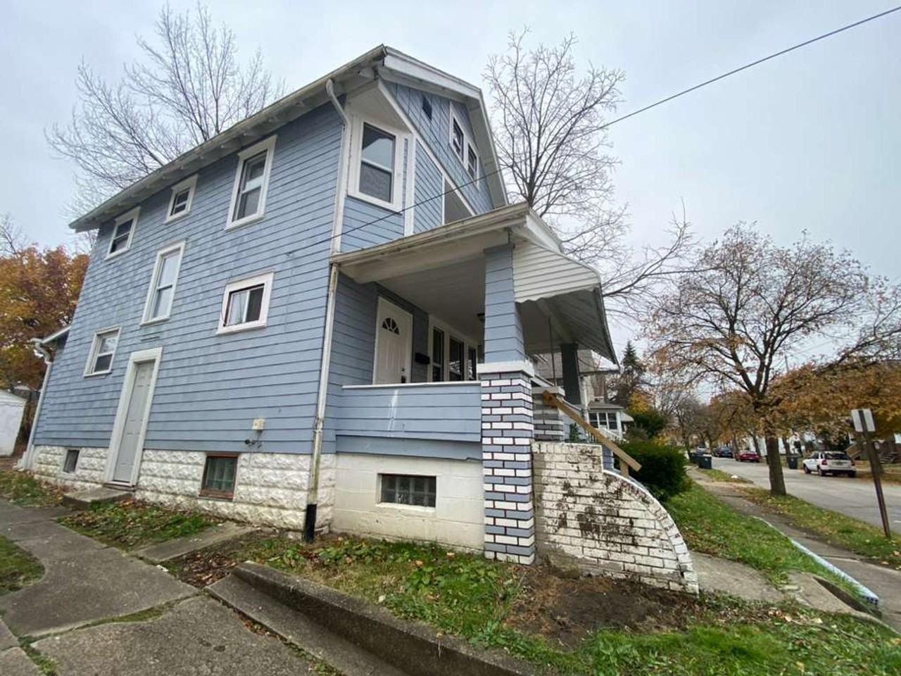 1289 Girard St - Photo 2 of 17