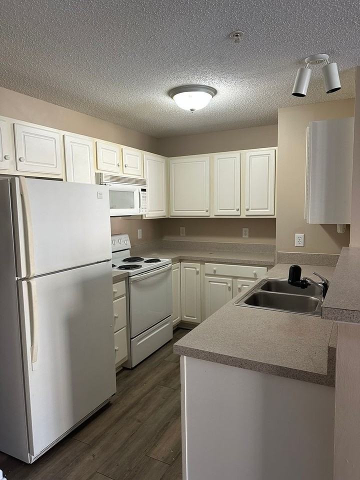 424 Ivy Glen Dr - Photo 2 of 9