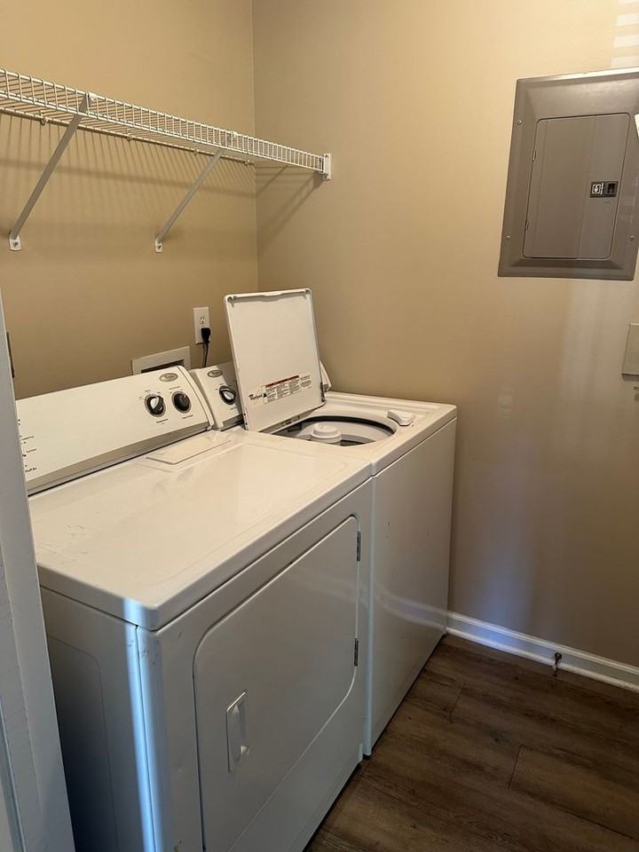 424 Ivy Glen Dr - Photo 3 of 9