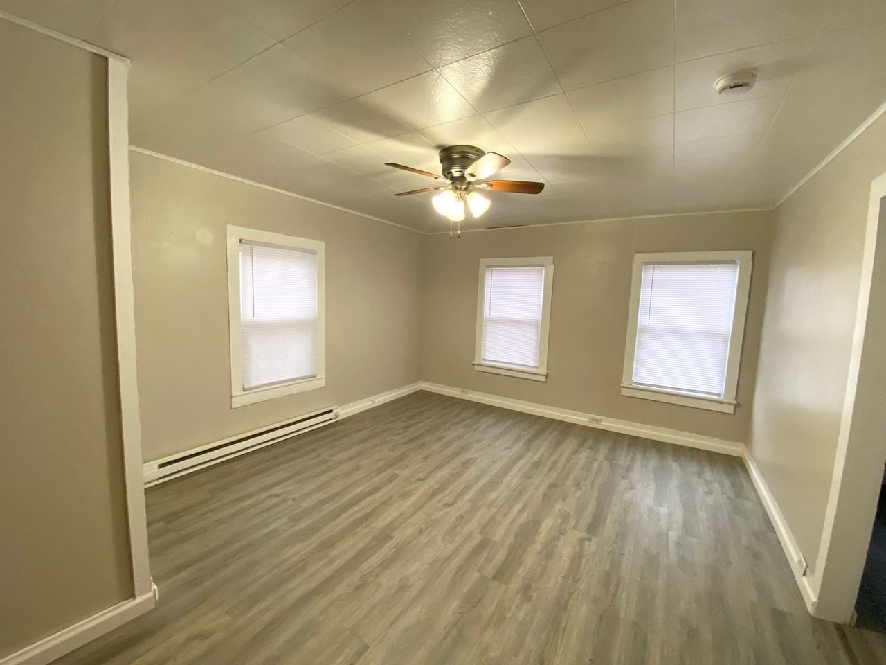 321 Caroline St - Photo 5 of 6