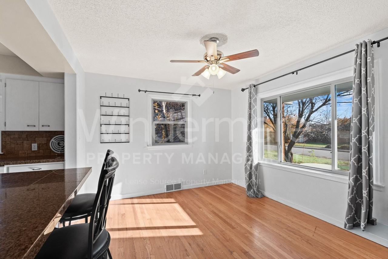 3024 W Grace Ave - Photo 5 of 37