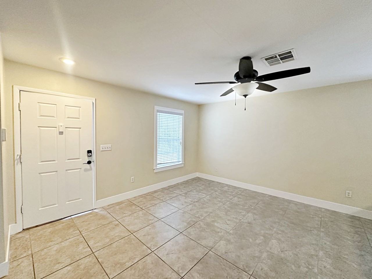 725 Hitchen Post Drive - Photo 4 of 33