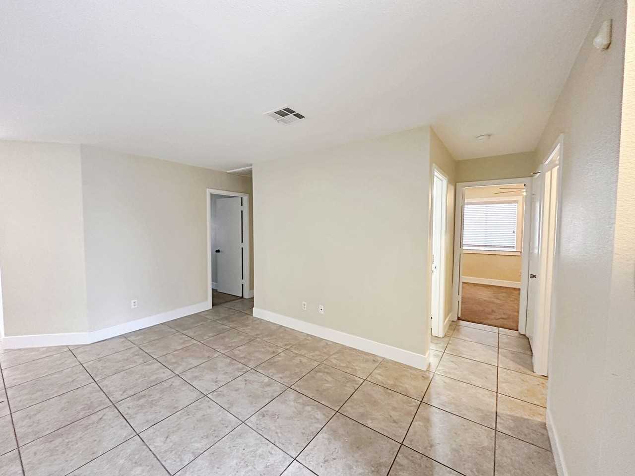 725 Hitchen Post Drive - Photo 7 of 33