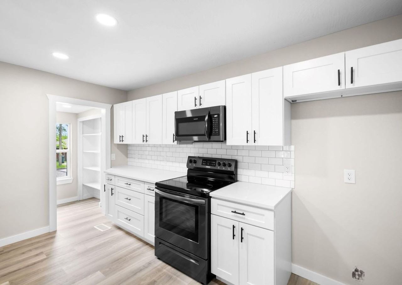 305 N Pike Ave - Photo 6 of 37