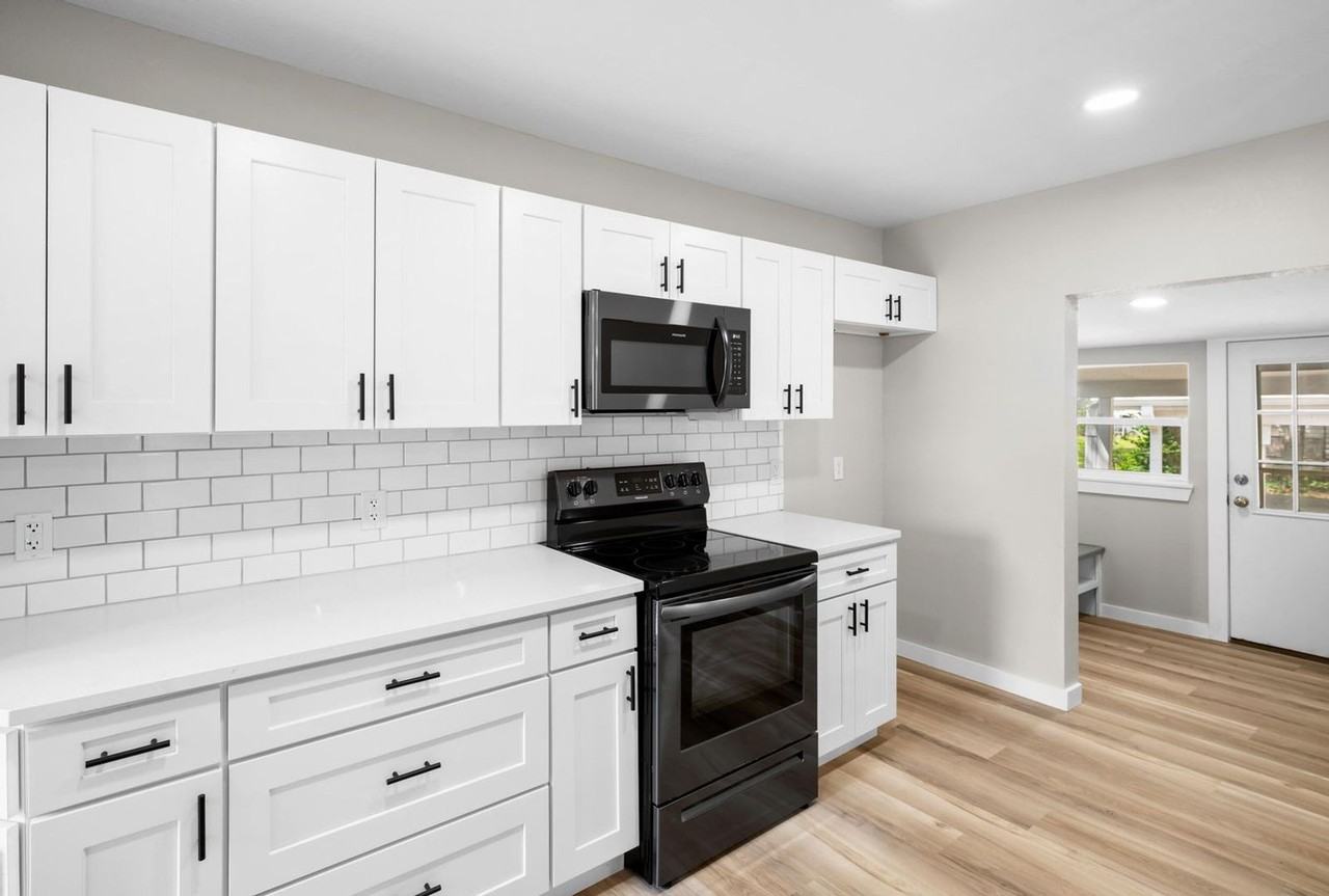 305 N Pike Ave - Photo 7 of 37