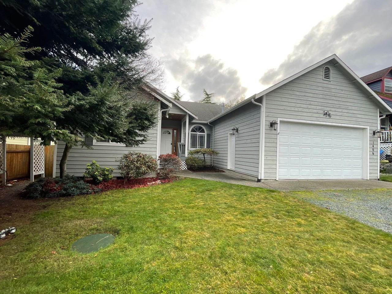 1406 Everette Ln - Photo 2 of 35