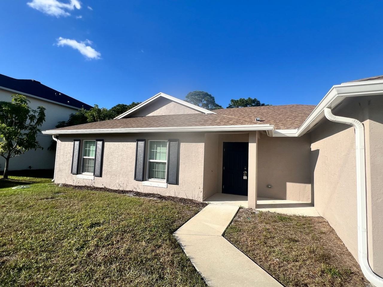 5951 Nw Baynard Dr - Photo 3 of 43