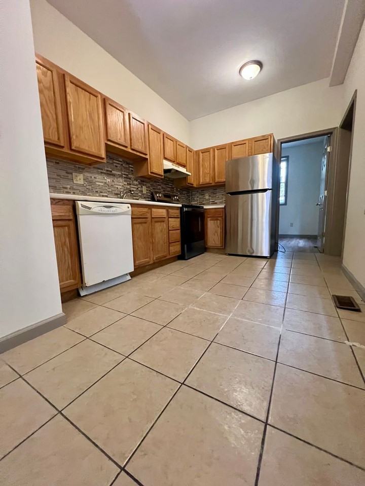 1631 Edgley St - Photo 4 of 29