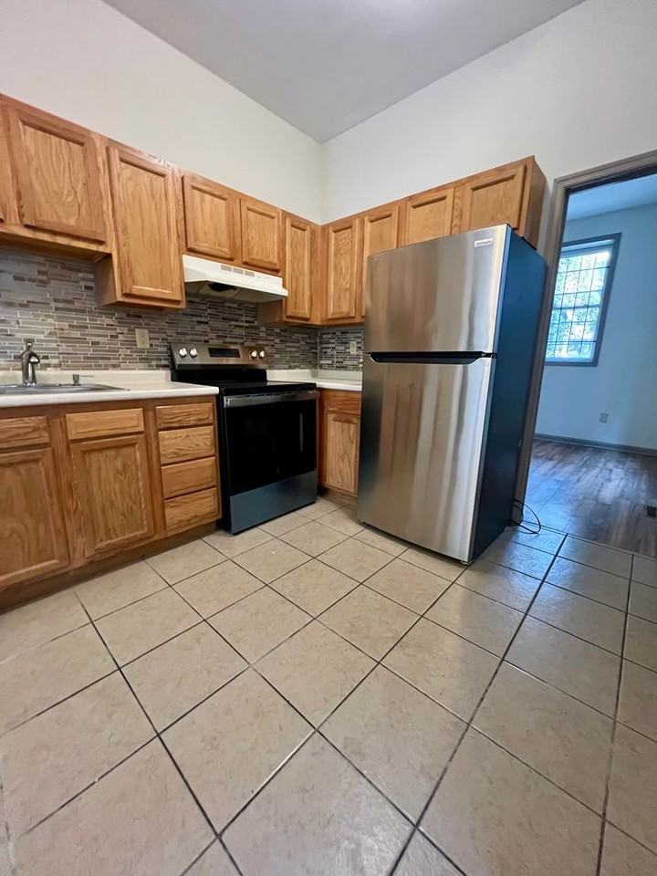 1631 Edgley St - Photo 5 of 29