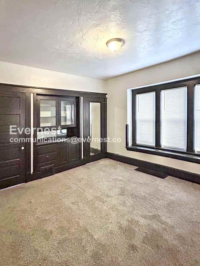 10911 Hathaway Avenue - Photo 4 of 24