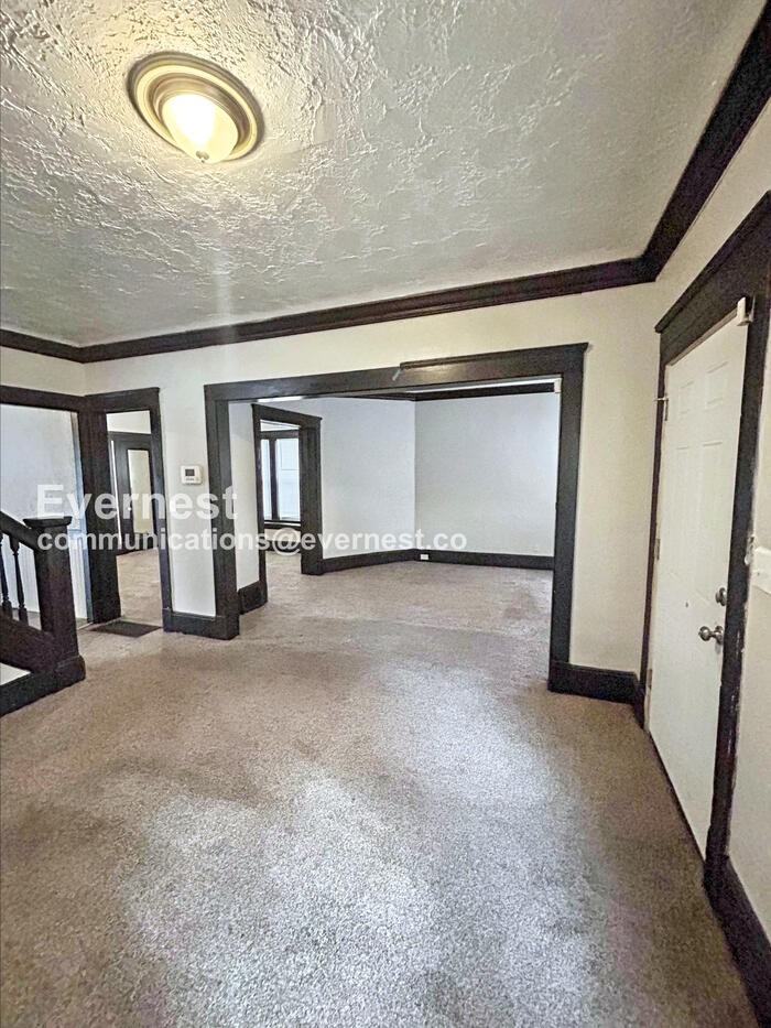 10911 Hathaway Avenue - Photo 6 of 24