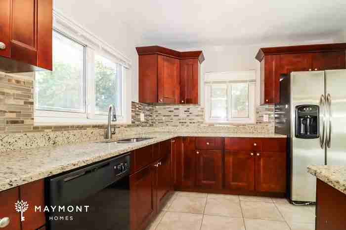 1976 Drew Plz - Photo 7 of 12