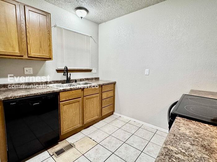 8213 E 65th St - Photo 7 of 26