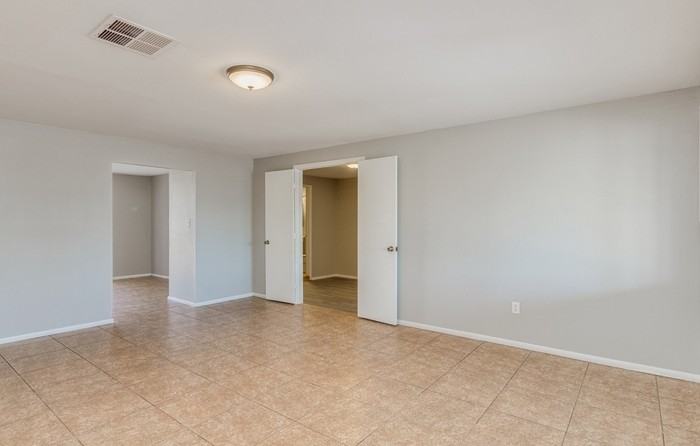 1835 N 67th Ave - Photo 5 of 20