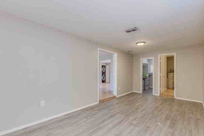 1835 N 67th Ave - Photo 7 of 20