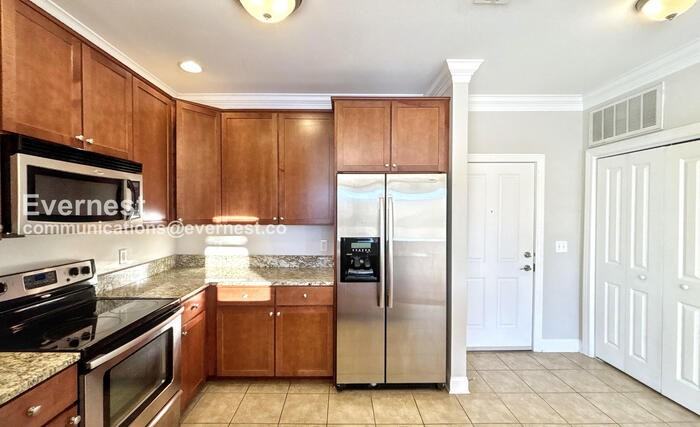 925 Ingleside Ave #311 - Photo 3 of 21