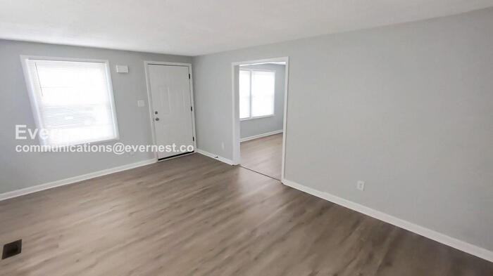 949 S Harris Ave - Photo 7 of 21