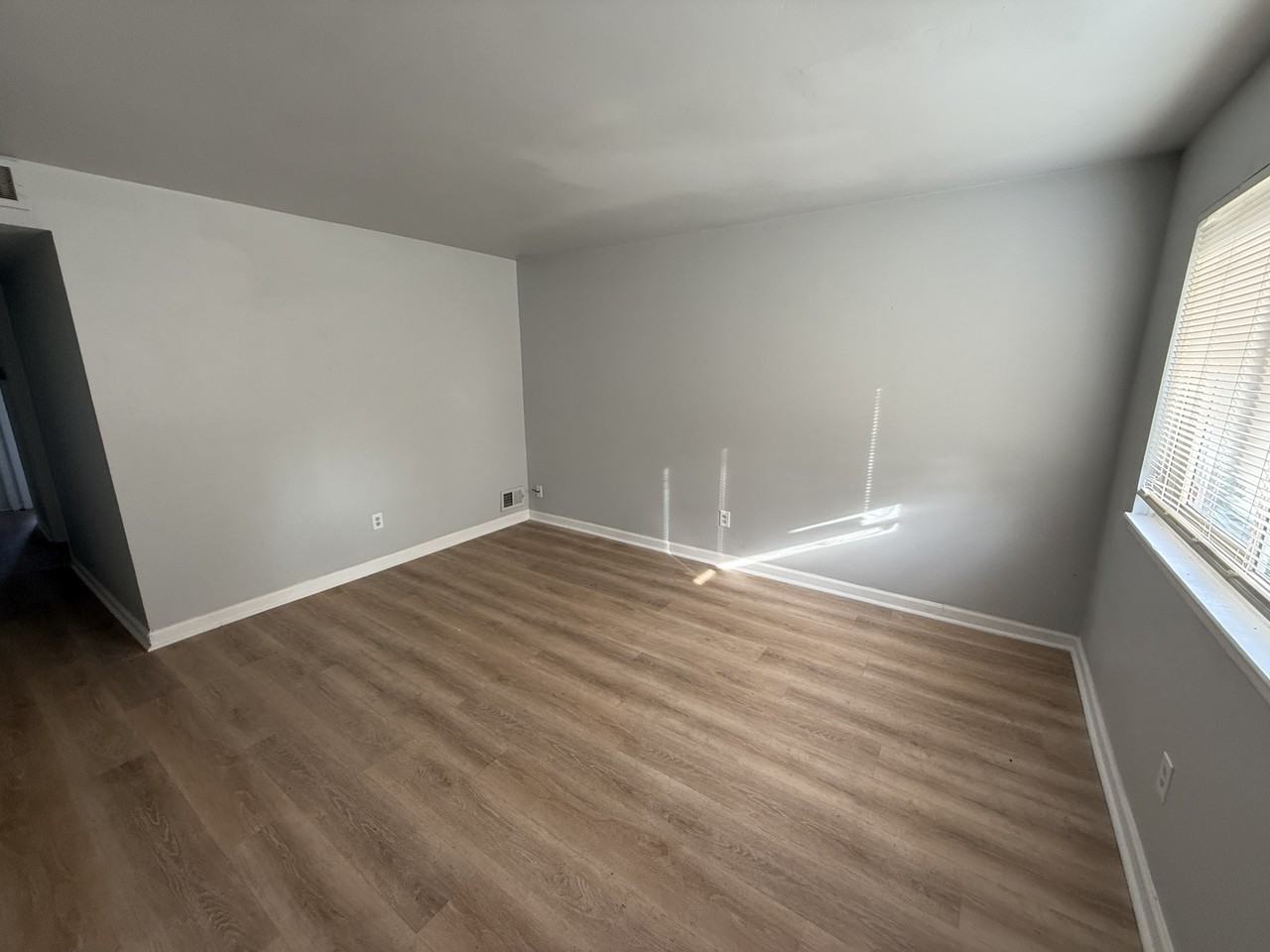 14219 Hobart Ave #NA - Photo 5 of 9