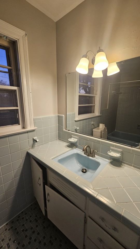 202 N Caswell St #NA - Photo 5 of 11