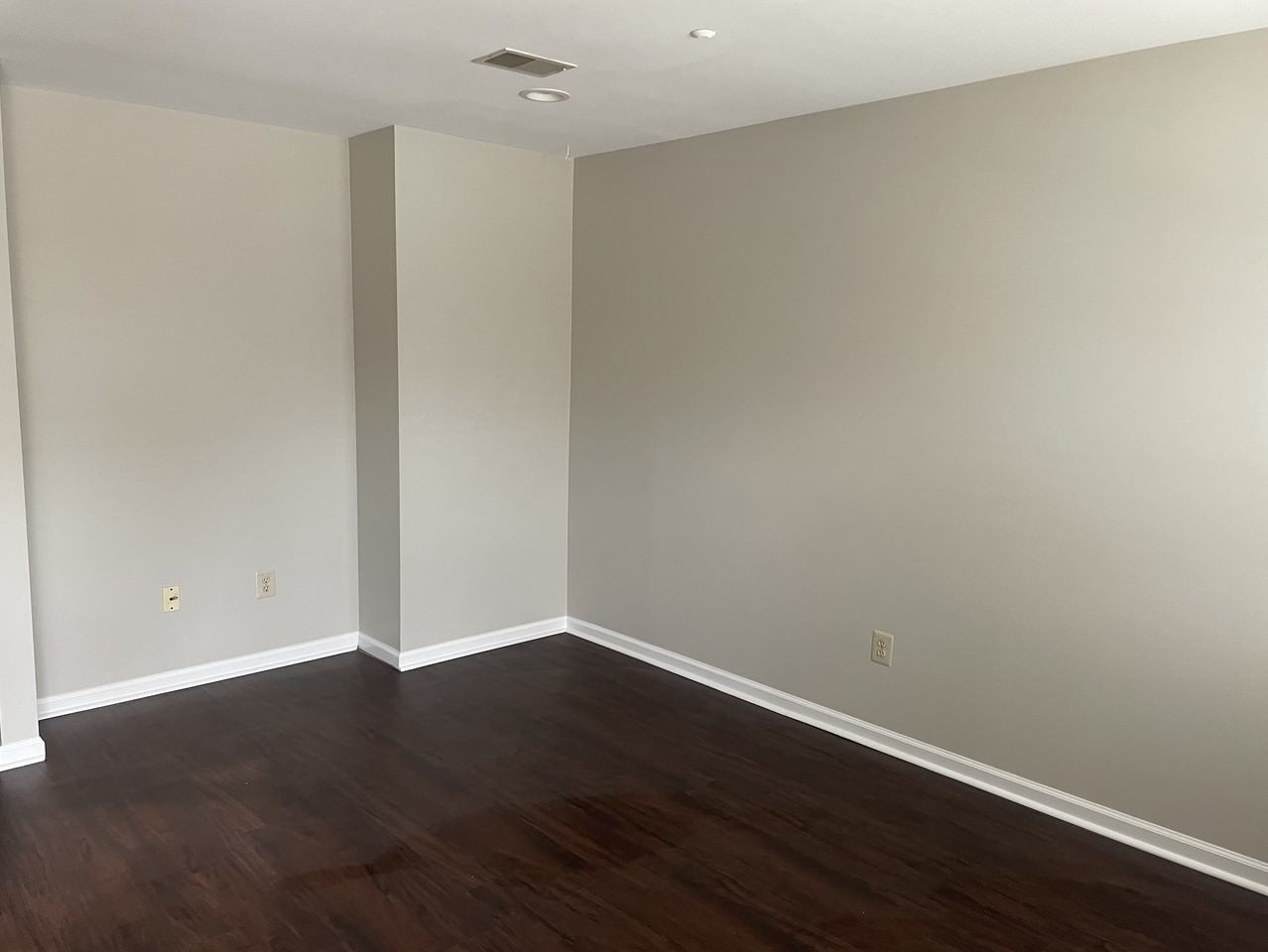 696 Metro Ct - Photo 3 of 12