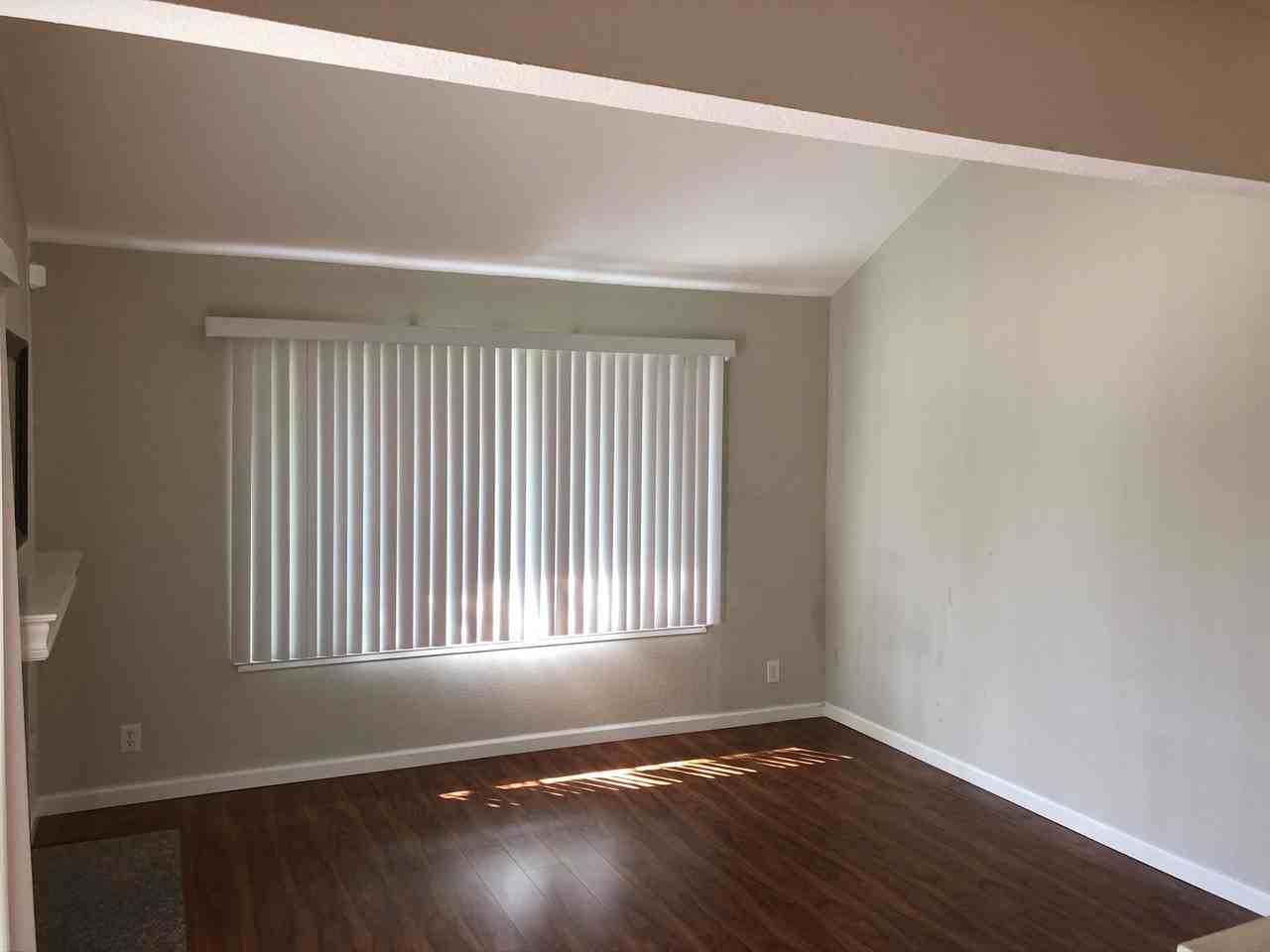 24352 Dover Ln - Photo 3 of 16