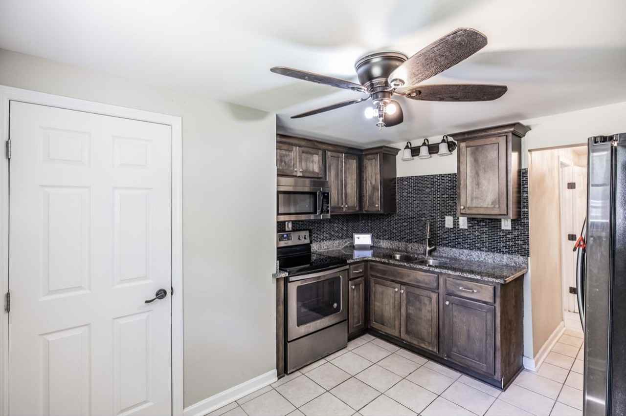 907 North Graycroft Avenue #NA