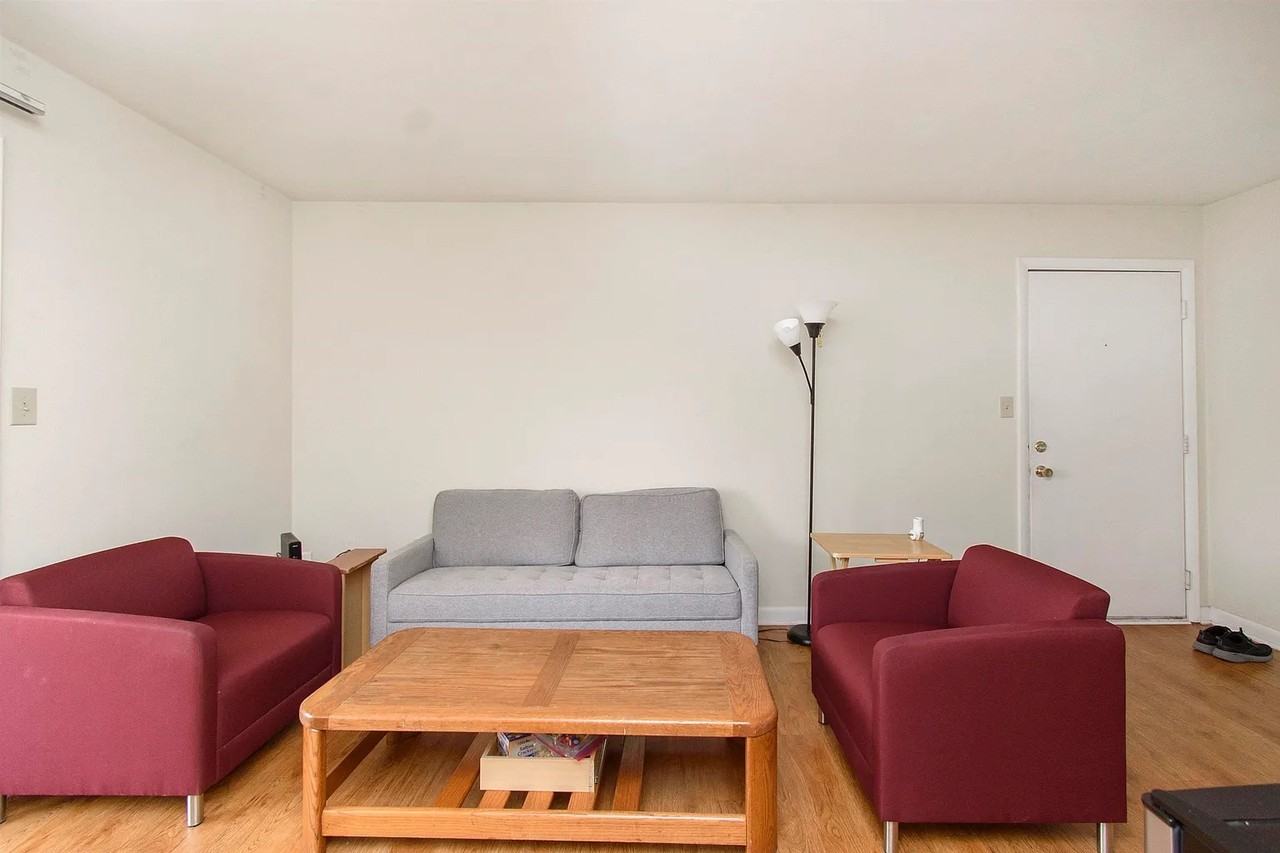 1203 University Terrace #L - Photo 4 of 23